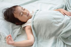 子供は体温が高く、寝汗をかきやすい
