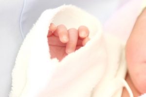 生まれたばかりの赤ちゃんの爪